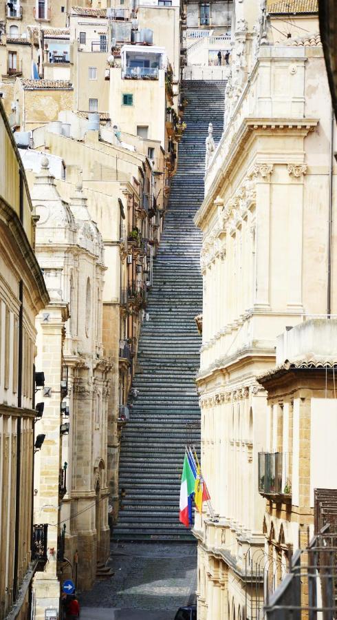 Отель I Colori Della Sicilia Кальтаджироне Экстерьер фото
